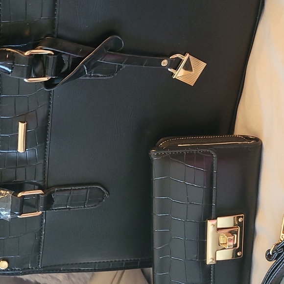 BRAND NEW VEGAN LEATHER HAND BAG SET * TEMPORARY CHRISTMAS PRICE DROP!!!!!!! - Picture 3 of 10